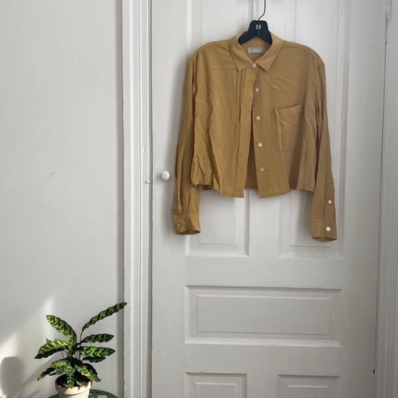 Everlane | The Way-Short Shirt in Golden Oak - Picture 4 of 10